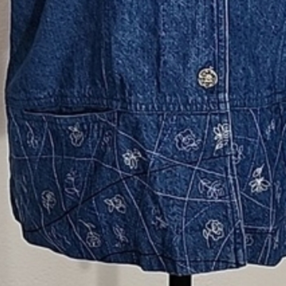 C.L C. Top 100% Cotton Denim Embroidered Floral Stitching Detail Blue Size M - Picture 17 of 17
